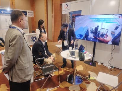 International visitors at the DEEPLOCK booth