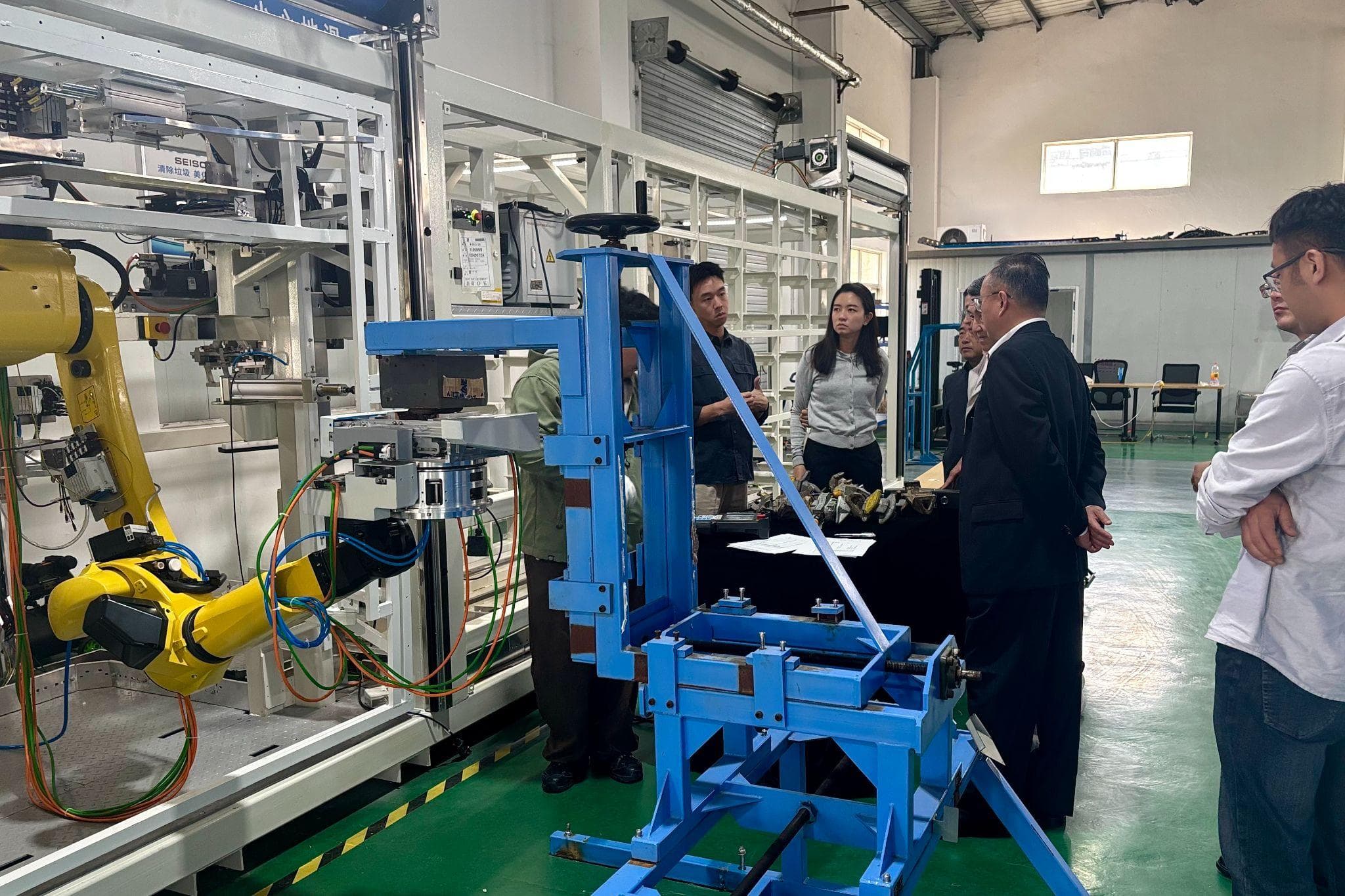 A live demonstration of the automated twistlock system